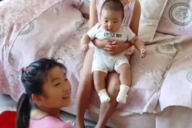 新生宝宝的听觉发育视频封面