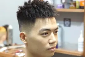 发际线高，M型发际线的男士，剪这款发型绝对到位