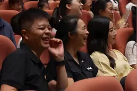 河南老乡快看！冯巩河南籍爱徒王彤曹随风，经典《爱说河南话》
