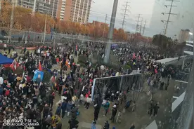 四面八方的刀迷陆续赶到合肥少荃体育馆，盛况空前视频封面