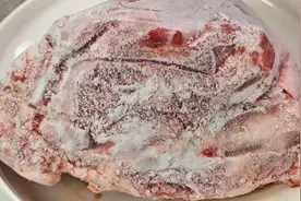 解冻肉不要水泡了，酒店大厨教我一招，10分钟解冻，和刚买的一样