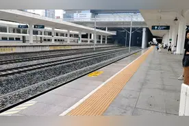 郑万高铁万州到南阳，全程两小时五十分钟，欣赏沿途美丽风景！