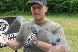 防暴盾牌能挡住子弹吗视频封面