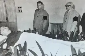 1978年，郭沫若病逝，遗愿骨灰撒在大寨肥田，六个月后妻子自缢视频封面