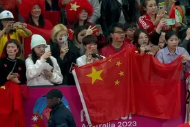 2023亚洲杯冠军颁奖典礼！中国女篮全员笑容满面！李梦太可爱视频封面