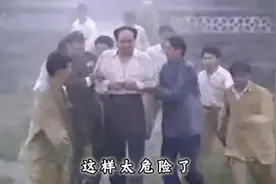 大雨落幽烟，白浪滔天，秦皇岛打鱼船，一片汪洋都不见，知向谁边视频封面