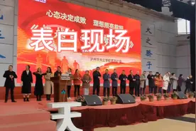 高三班主任表白现场，可惜没有我，17班我也爱你们视频封面