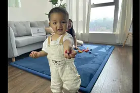 17个月宝第一次做小模特，模特初体验是儿童地毯，收益一辆滑板车视频封面