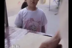 一朝战友，一生兄弟！35位老兵“爸爸”守护过世战友女儿..视频封面