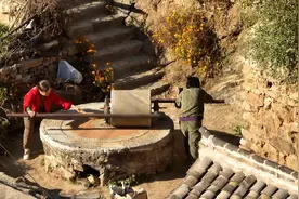 为了圆十年前的梦，我给山西大山里的全村老人拍照，这一幕太揪心视频封面