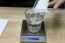 “一斤盐溶于一斤水，是否得到两斤总重”引发热议，难道不是吗？视频封面
