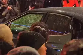 范冰冰亮相柏林国际电影节开幕式红毯，美丽冻人，越来越国际范了视频封面