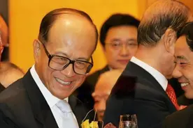 最后几小时，美国突然表态，港口交易已定，李嘉诚开始安排后路视频封面