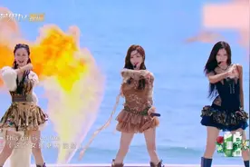 倪虹洁、劉禹彤、吴宣仪、辣目洋子、宋妍霏 《Girl On Fire》视频封面