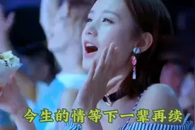 乡下小哥头一次在酒吧唱歌# 歌声句句入心# 惊艳全场视频封面