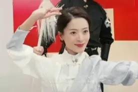 安安单手翻绝了，真是个宝藏女孩，一招一式都干净利落#与辉同行视频封面