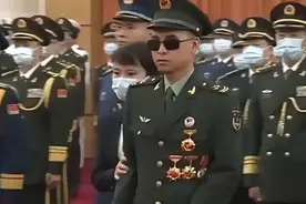 “排雷英雄”杜富国，破格晋升二级军士长，提前进入高级别军士