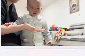给娃洗澡整起来的亲子互动，神奇的泡泡，小朋友的快乐真简单视频封面