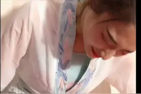 美女拍摄花絮来一段刺腹的吧其实真的把肚子捅疼了视频封面