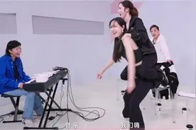 当管乐遇上侯佩岑，邓萃雯笑到脸抽，导演：谁来管管他们！丨乘视频封面