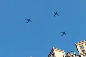 河南新乡上空惊现运20编队，这也太帅了！#运20#