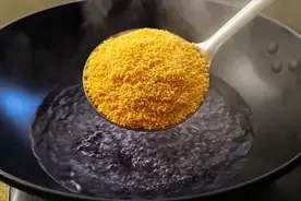 小米倒进滚烫的开水，出锅就是孩子无法抗拒的美食，比薯片还好吃视频封面