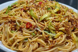 酒店大厨教你做凉面的技巧，步骤详细，学会可以摆摊了，收藏