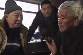 一家人围坐一起，共享温暖时光。#赵本山对话杨树林#视频封面