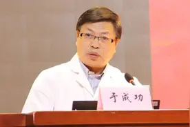 突发！南京三甲医院院长家中遇刺！凶手长期尾随，身份成谜！视频封面