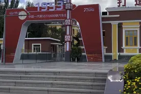带外国媳妇参观中国第一汽车制造厂视频封面