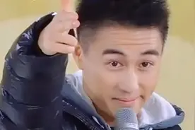 奚梦瑶参与拍卖被哄笑，何猷君为其霸气点天灯！视频封面