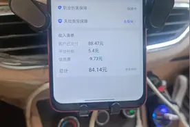 货拉拉司机送货，收货人忽悠要送上楼，打下单人电话确认后下来收视频封面