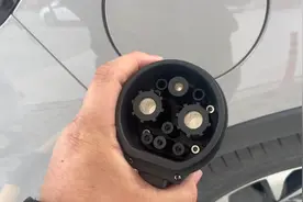 新买的比亚迪新能源汽车，第一次用高压充电桩，这个流程要清楚！视频封面