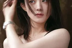 赵丽颖穿搭：清纯泳衣，性感小吊带视频封面
