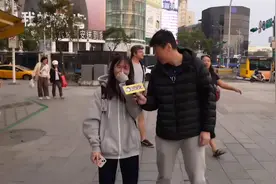 台湾网红柳杰克街坊台湾孩子哪吒、炎黄子孙，果然一问三不知!视频封面