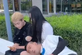 情侣在长椅上亲密互动视频封面