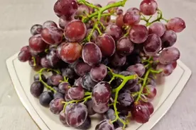 葡萄甜不甜，记住这1点，一挑一个准，老果农的方法真有效，点赞