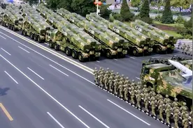 #阅兵风采# 威武雄壮的军车和整齐划一的士兵，震撼人心视频封面