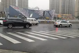 就在刚刚郑州西四环高架已封，希望大家提前变道。