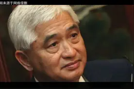 荣毅仁之子荣智健近况，走路踉踉跄跄，一瘸一拐，早没了往日风采视频封面