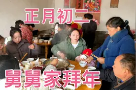 正月初二舅舅家拜年，所有亲戚都到场，这就是农村过年，太热闹了视频封面