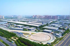 亚洲最大客车生产基地“郑州宇通客车”占地2000亩 投资24.35亿。视频封面