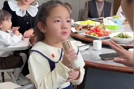 三岁小安安开口惊艳全场，感动落泪！视频封面