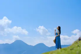 难忘同窗情，一首《回到那年》送给老同学！