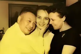 1962年蒋经国夫妇拥抱女儿蒋孝章，曾劝她不嫁大龄再婚男痛哭流涕视频封面