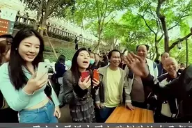 非洲小哥来中国相亲，明确要找富婆，女孩都抢着嫁给他视频封面