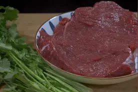 这才是香菜牛肉的家常做法，香嫩鲜辣，下饭一绝，一吃就停不下来视频封面