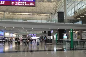 香港国际机场比深圳机场看起来要小很多!视频封面
