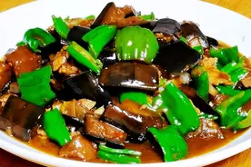 家常茄子超好吃的做法，少油绵软又入味，下饭不油腻，一周做多次视频封面