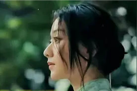 《人间半途》，歌曲旋律忧伤，表达不感之年的感悟及过往的情怀。